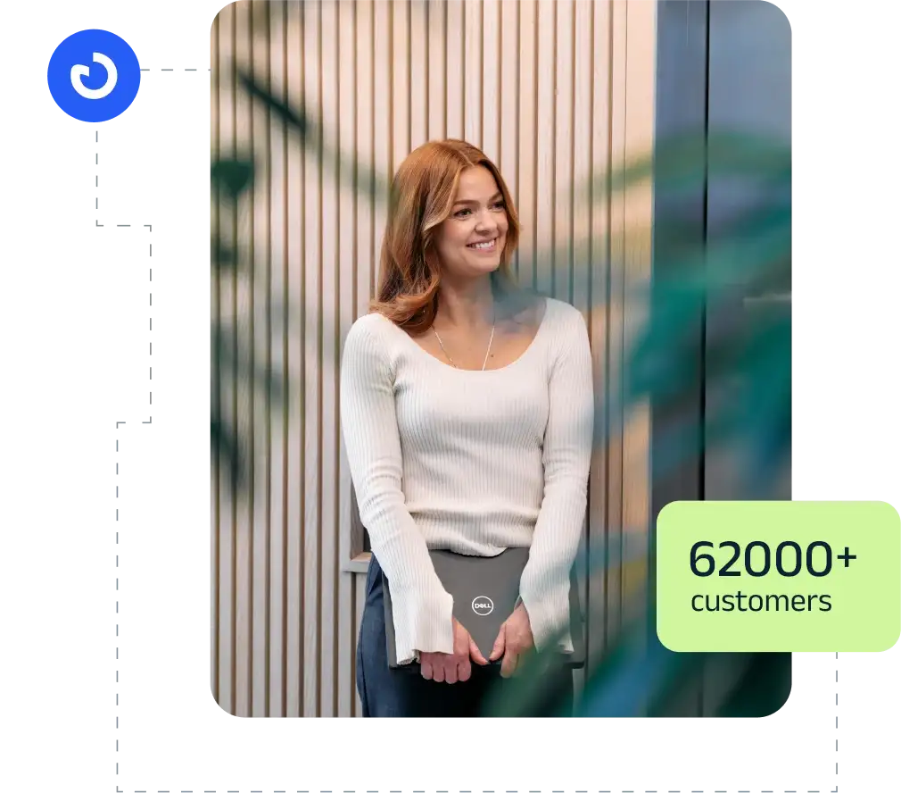 Woman with a laptop, and the text 62000+ customers